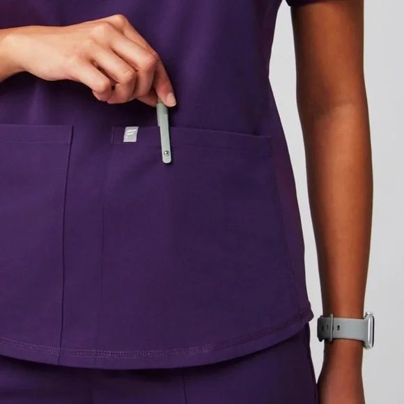 NWT, Fabletics, Method Flex 2-Pocket Scrub Top, Açaí, XS - Picture 4 of 6